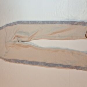 #663 Vuori Aspire Elevation Cream And Gray Camo Size S B1491